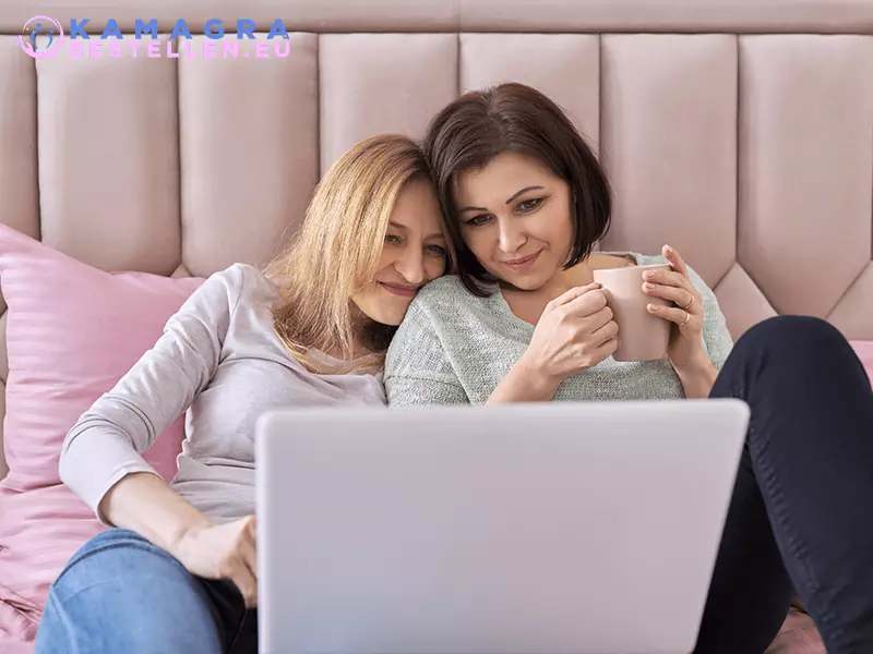 Lovegra-jelly-koppel-achter-de-computer